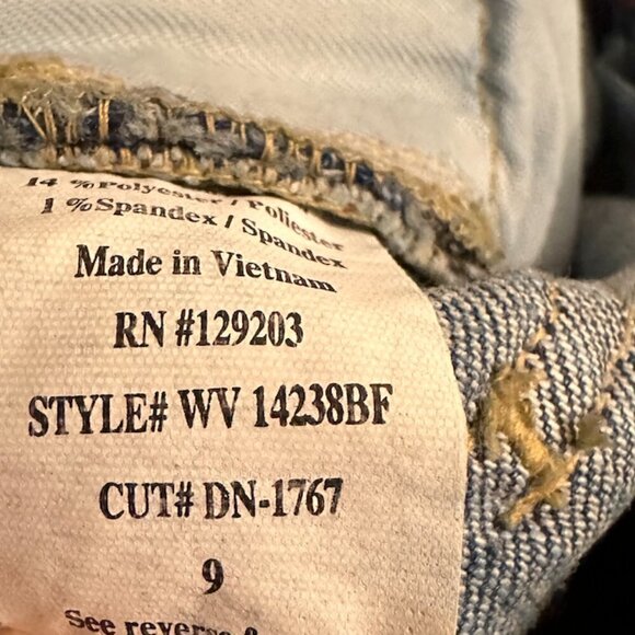 Cello Cropped Distressed Mid-Rise Denim Jeans Medium Blue Wash Juniors Size 9 - Picture 4 of 4